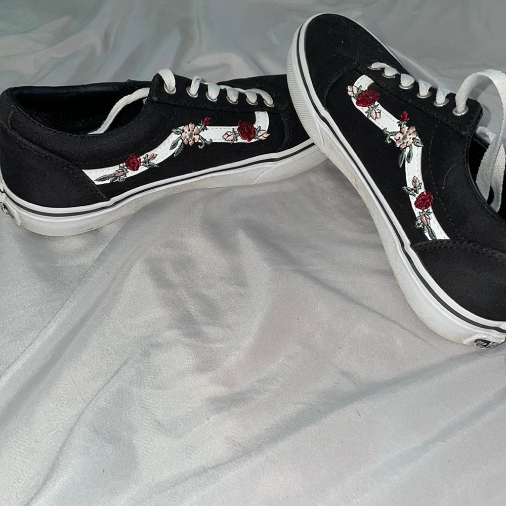 Women’s Black floral vans. Size US 4